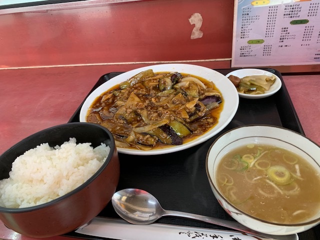 野川小学校前の中華料理店「景山」のマーボナス定食